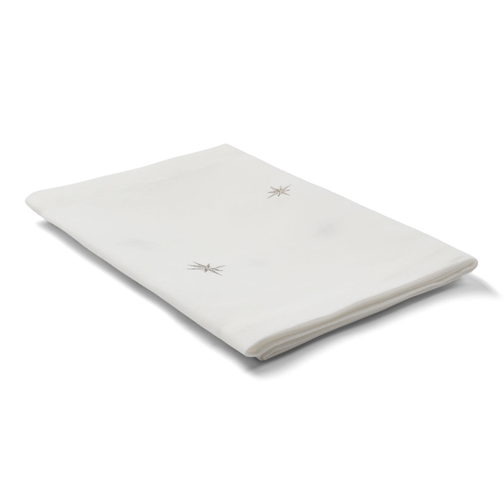 Vit bordslöpare med silverstjärnor