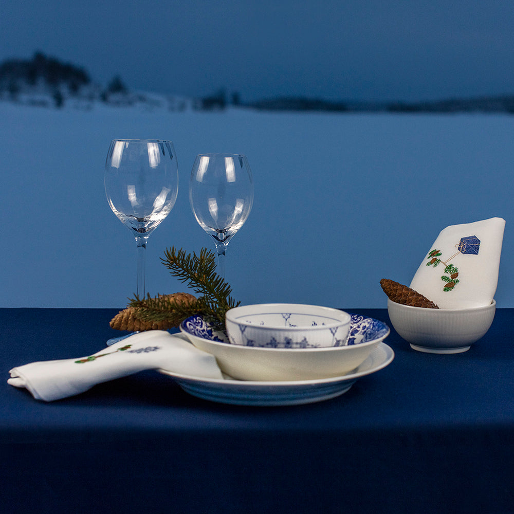 Julservett med blå julklapp