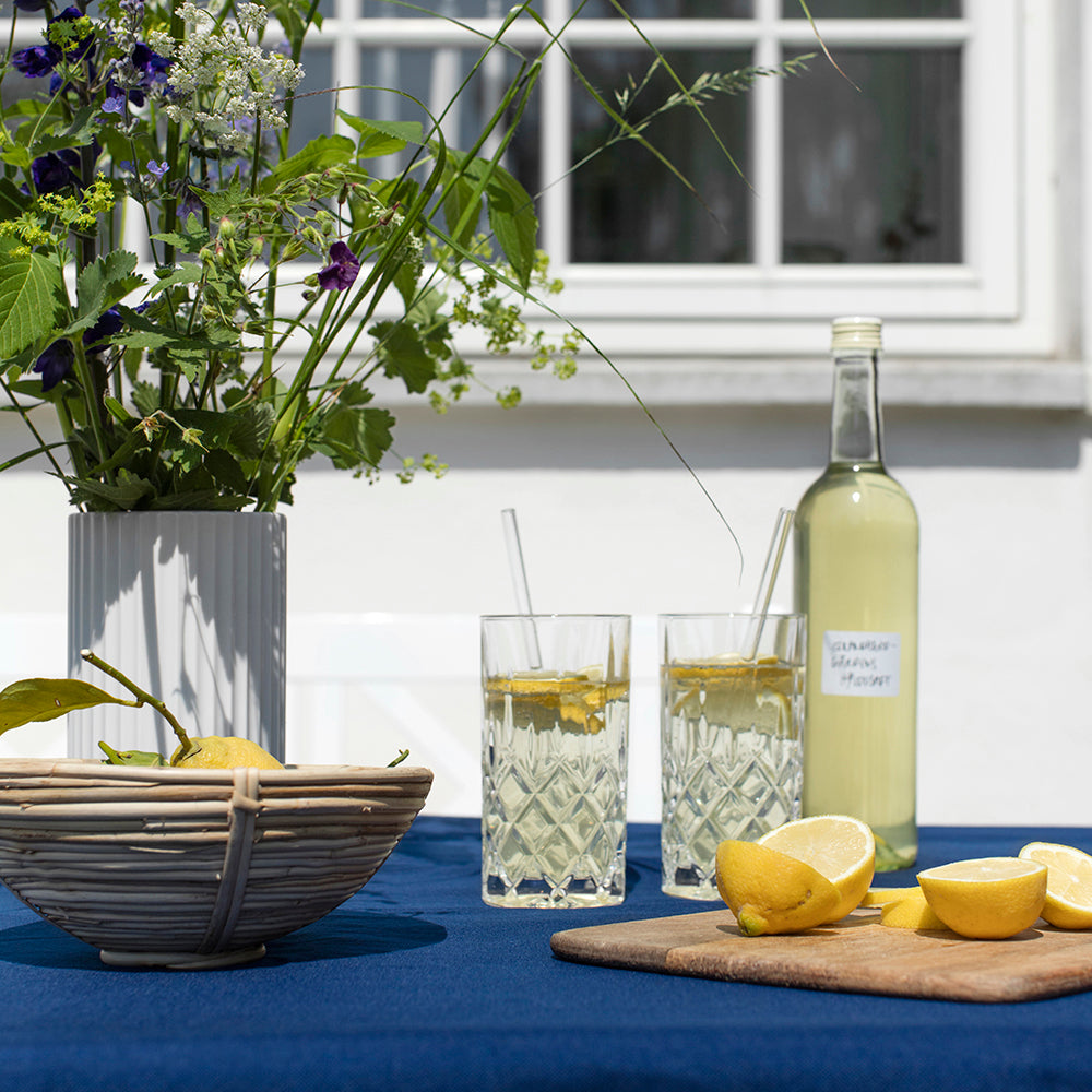 Blå duk med hålsöm