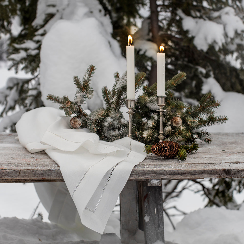 Vit servett med hålsöm