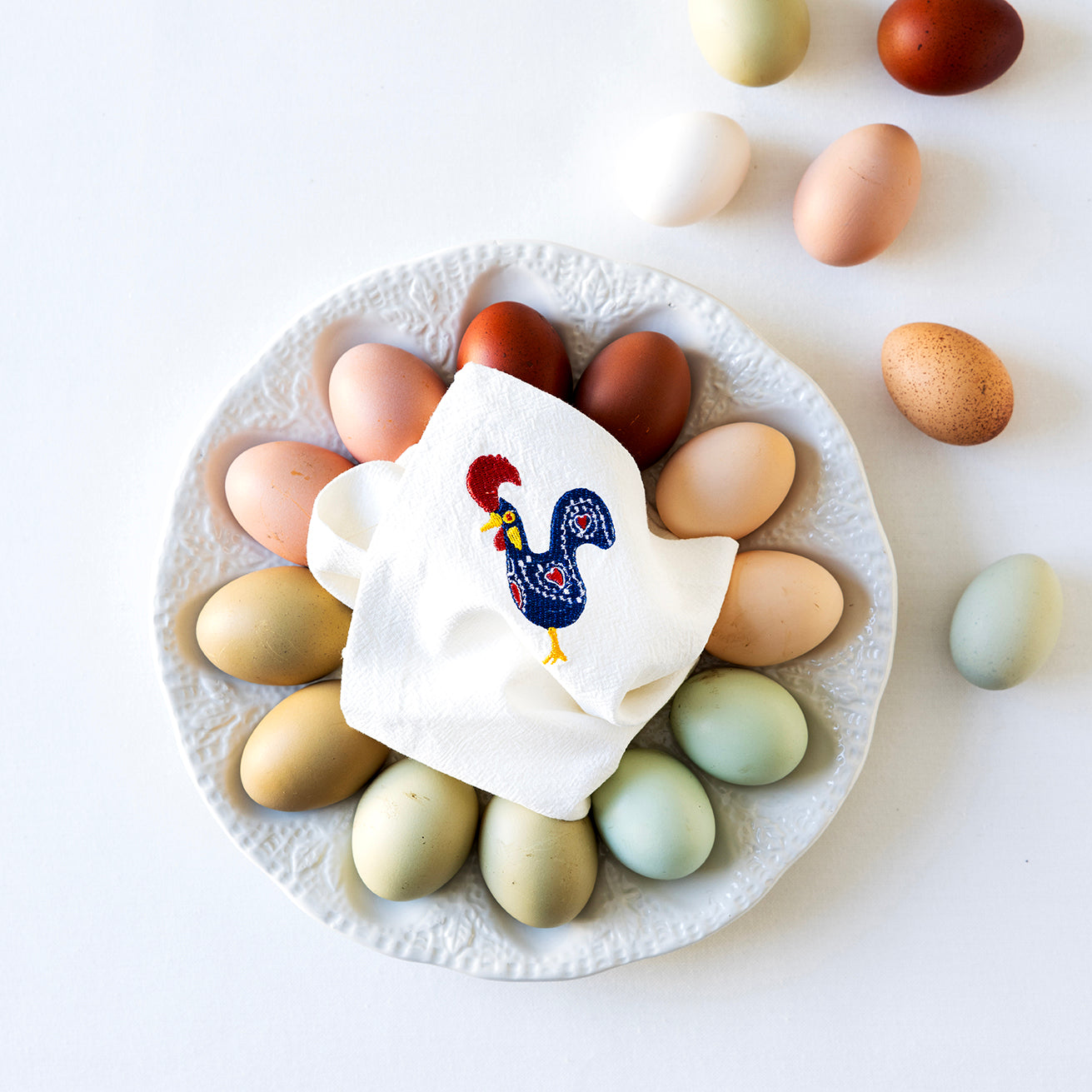 Servett med broderad tupp