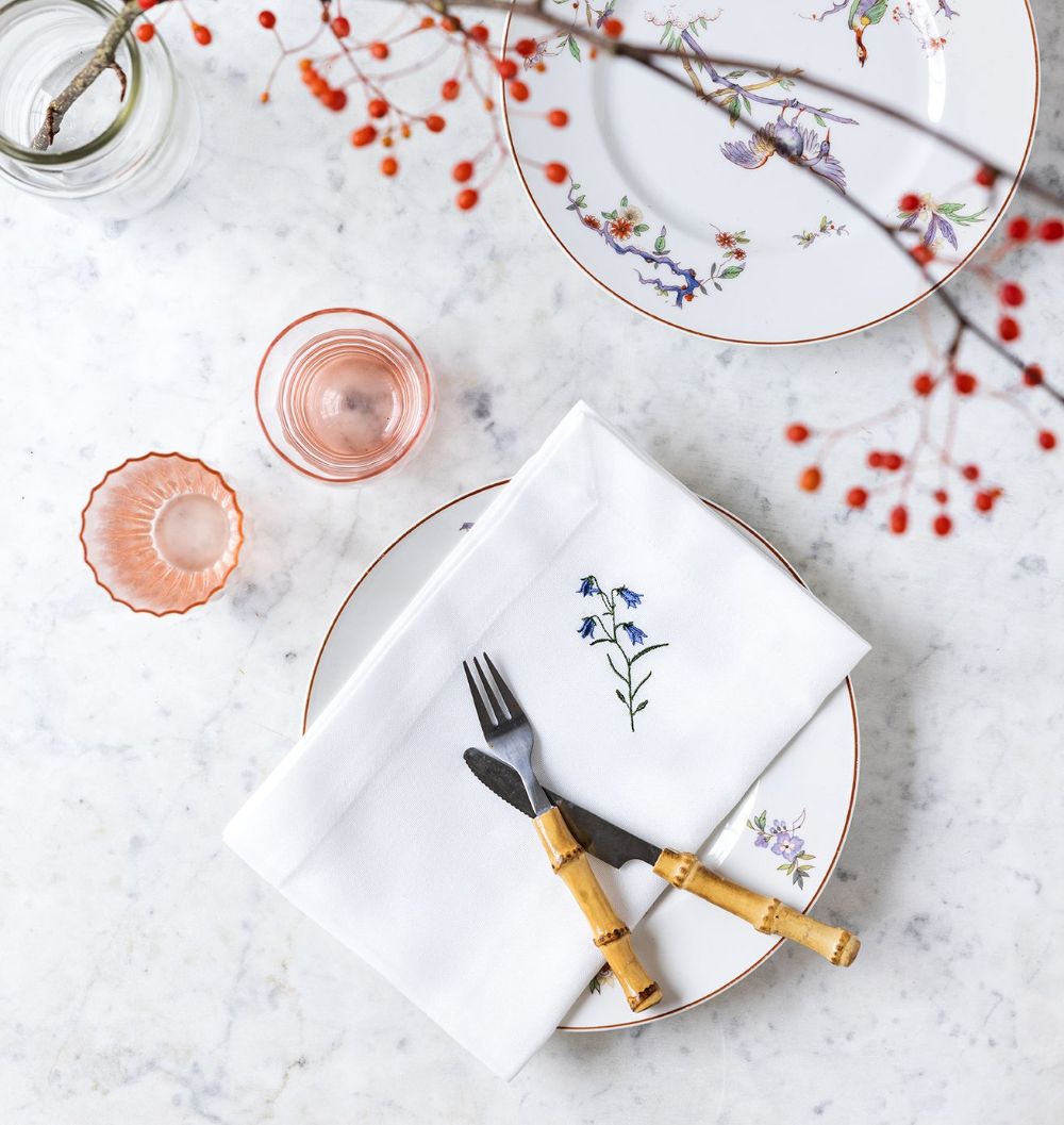 Flora serviet med klokkeblomst