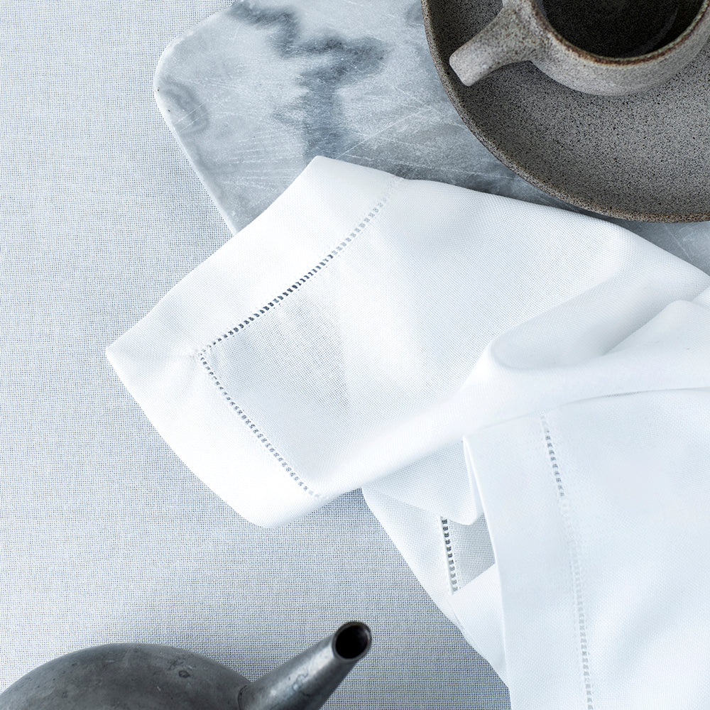 Vit servett med hålsöm