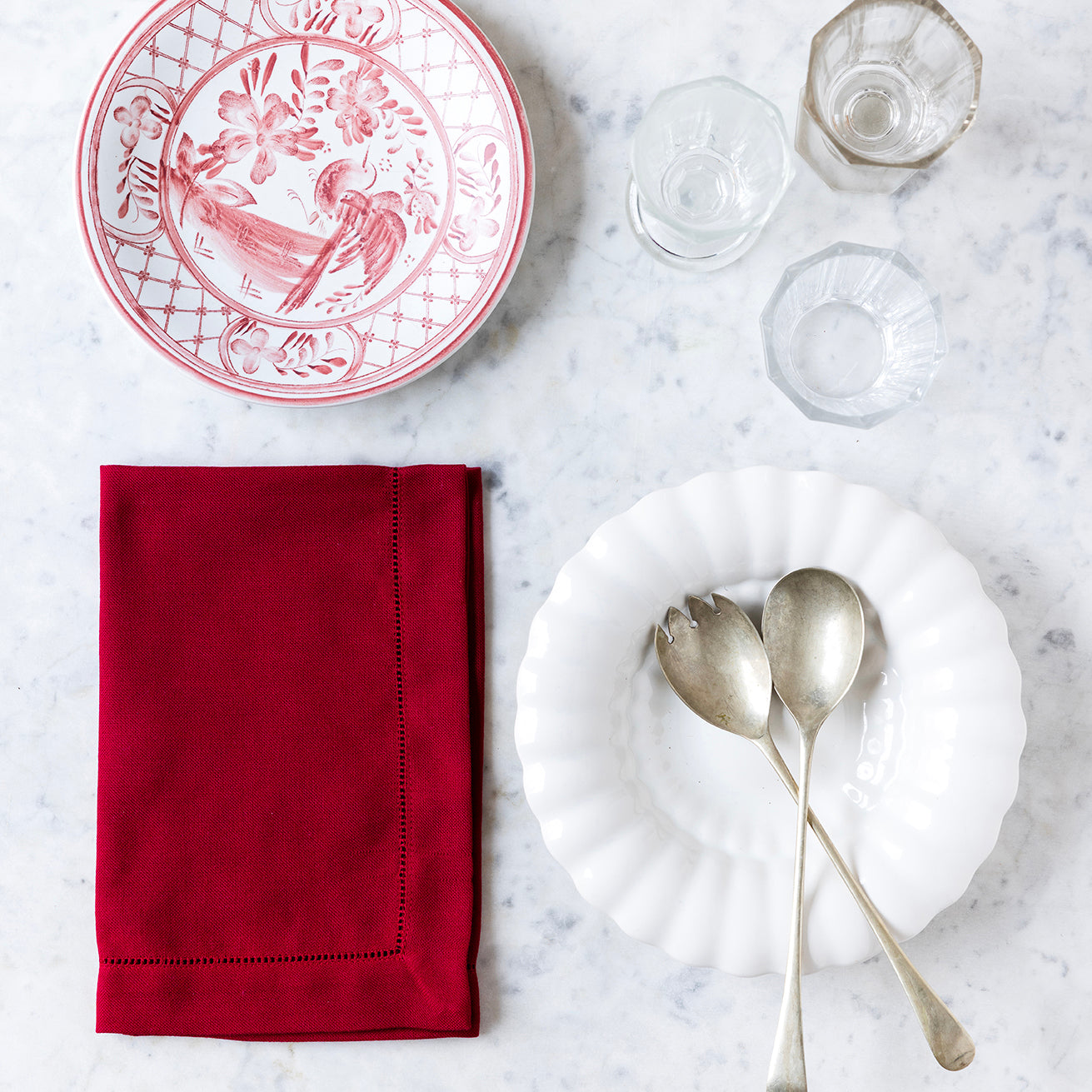 6 stk. mörkröd servetter med hålsöm