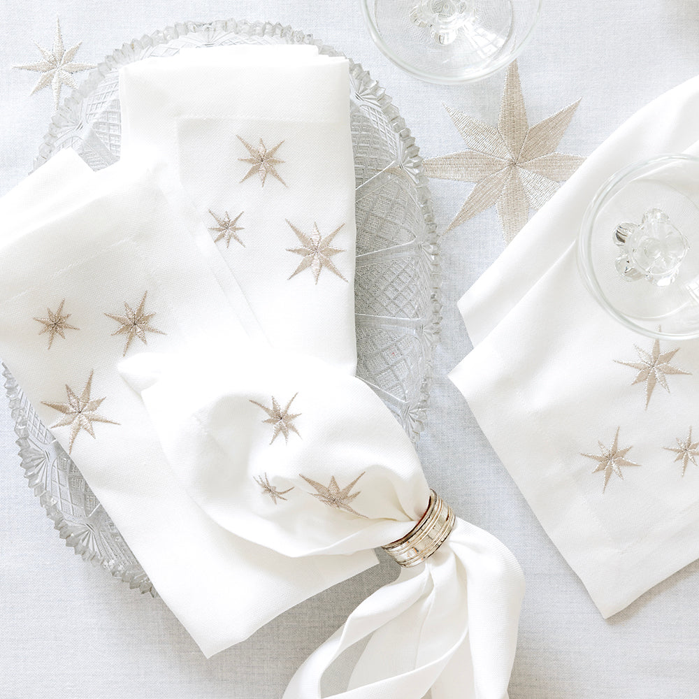 Servett med broderad silverstjärna
