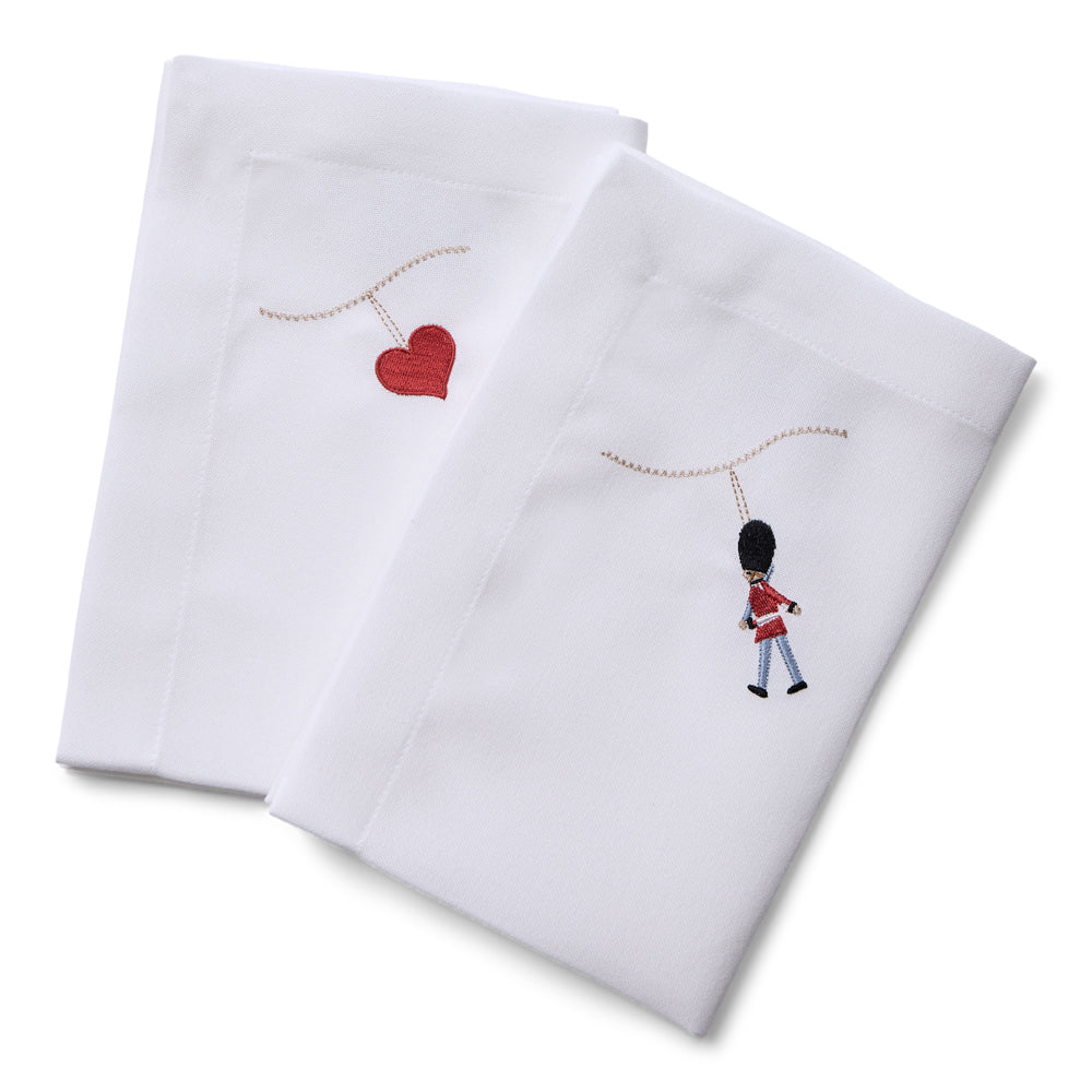 2 st. broderade hjärtservetter