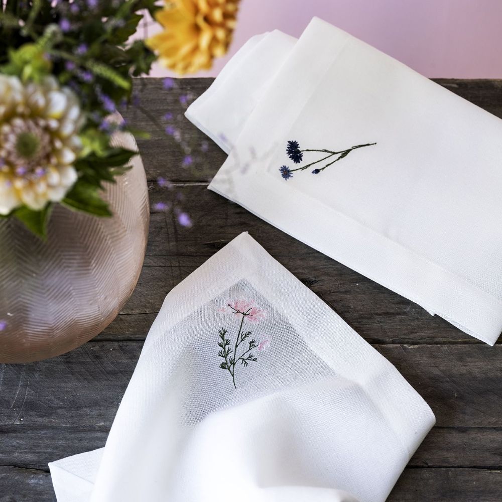 Flora serviet med kornblomst