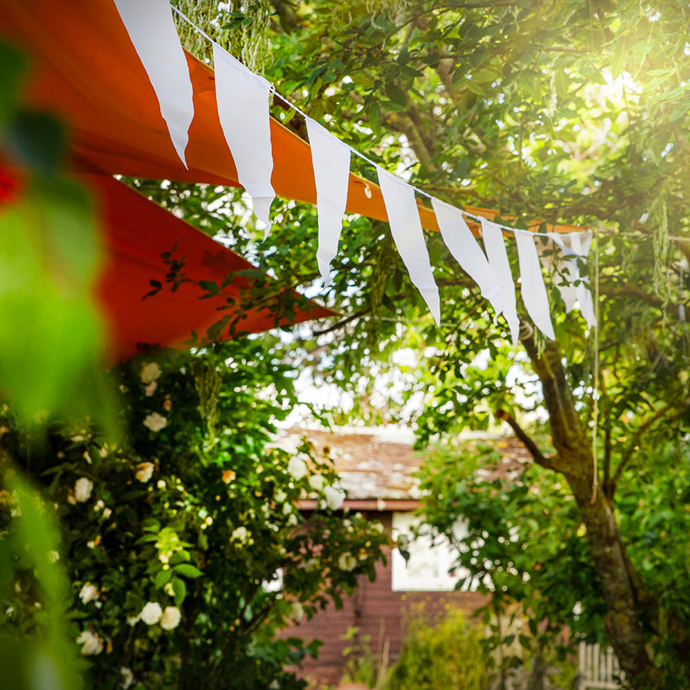 Elegant vitt flaggspel