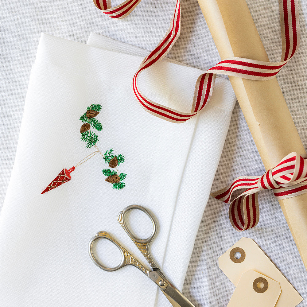 Julservett med röd julstrut