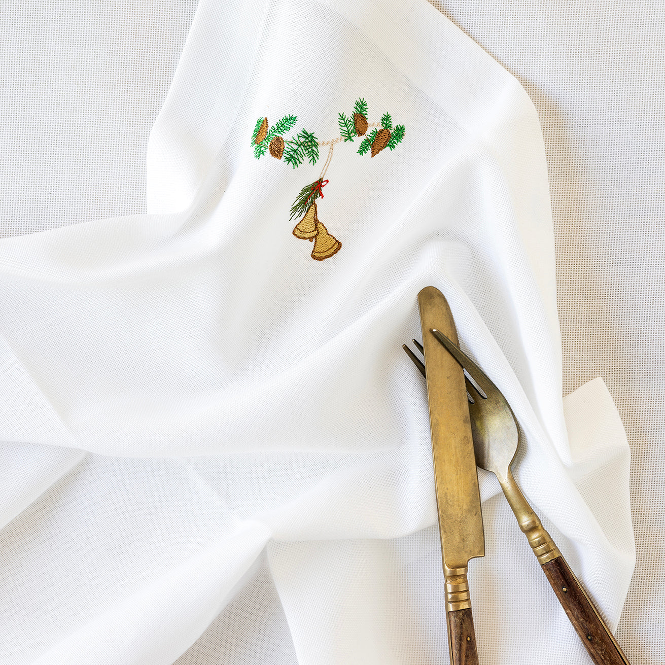 Julservett med julklockor