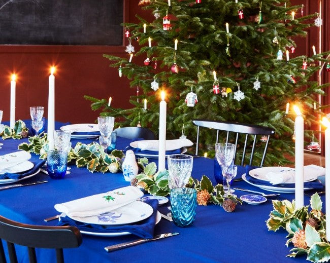 Blå duk med hålsöm