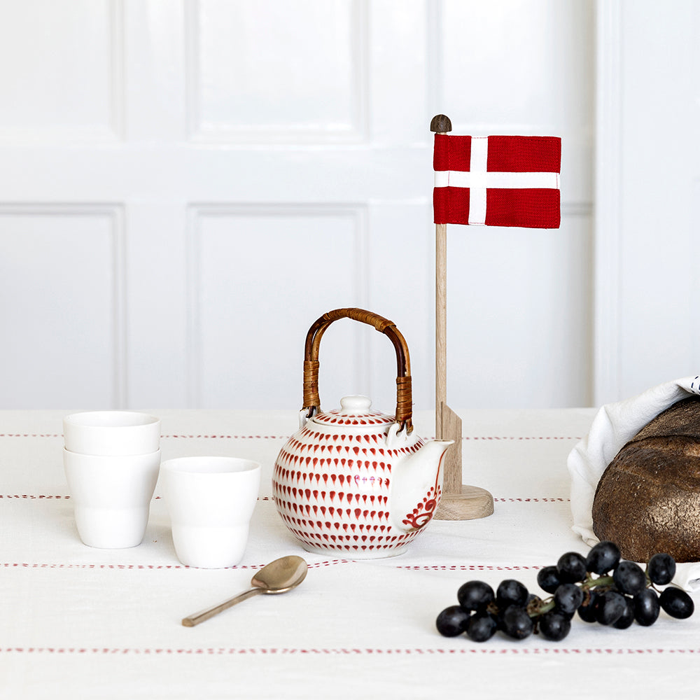 Bordflagstang i egetræ med Dannebrog