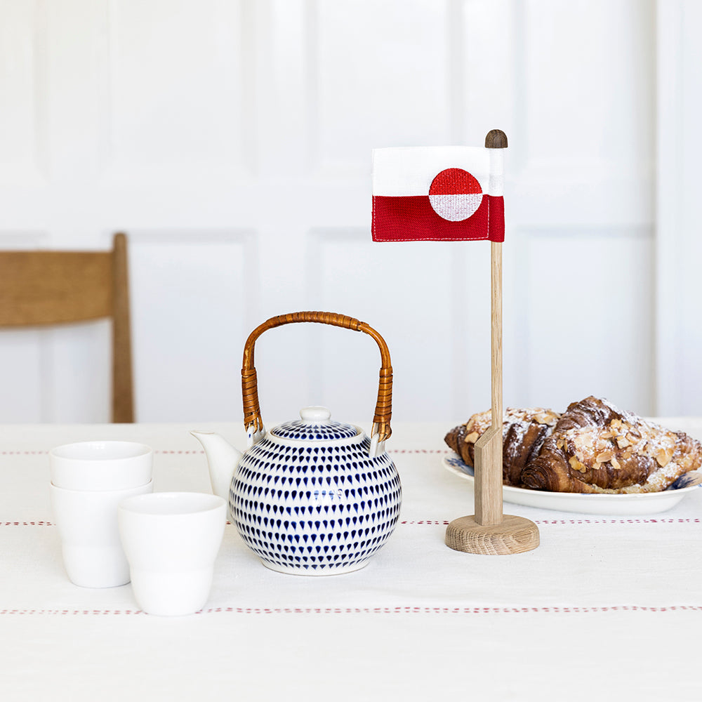 Kopi af Bordsflaggstång i ek med dansk flagga