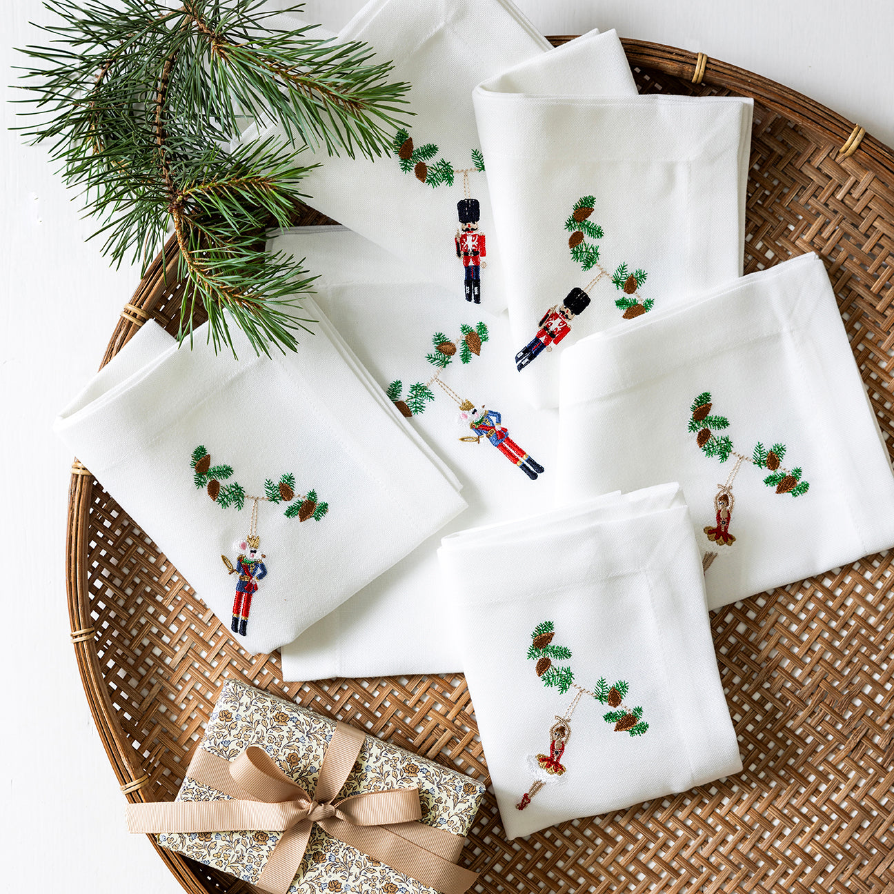 6 stk. julservetter med sagor