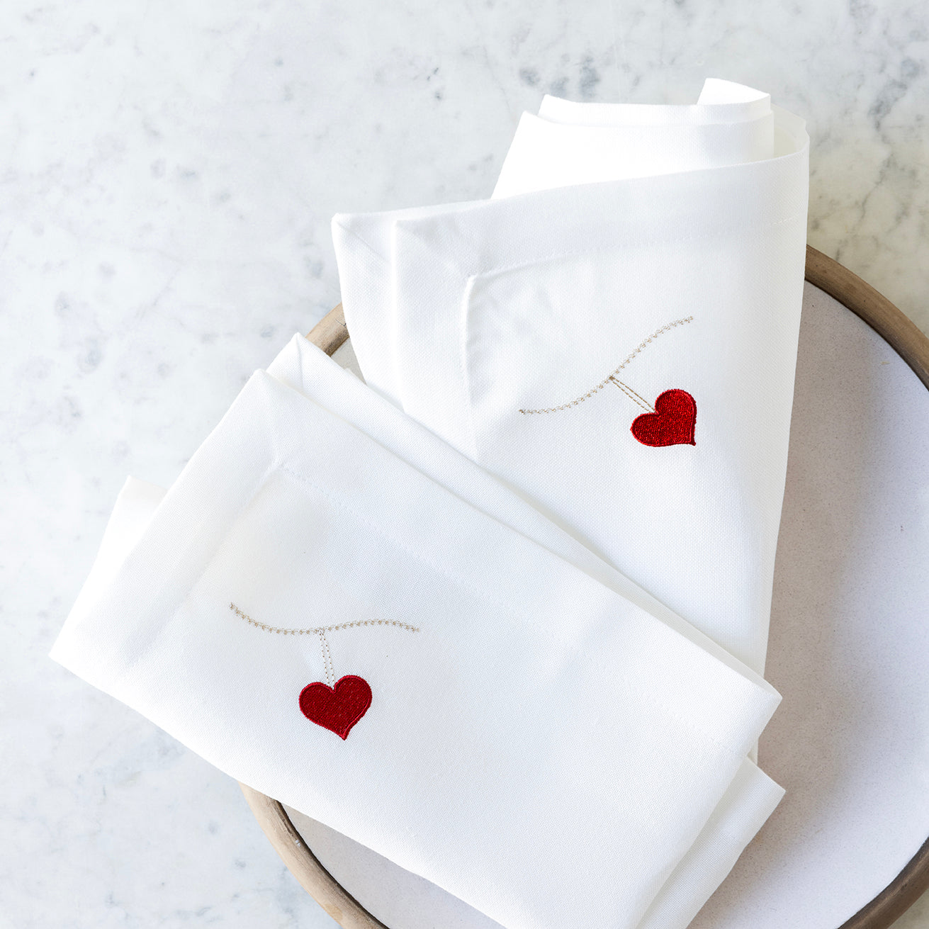 2 st. broderade hjärtservetter