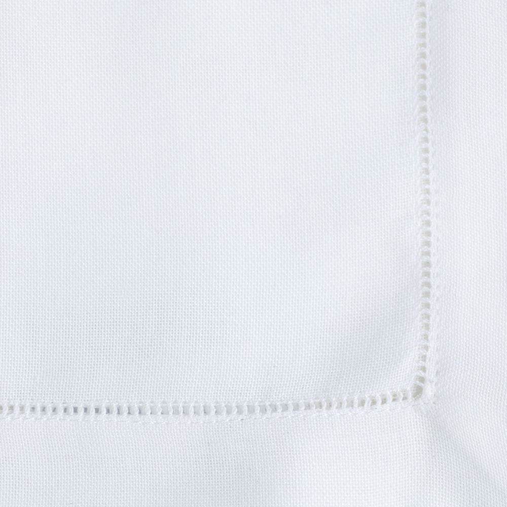 Vit servett med hålsöm