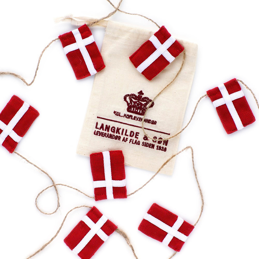Liten flaggirlang med 10 danska flaggor
