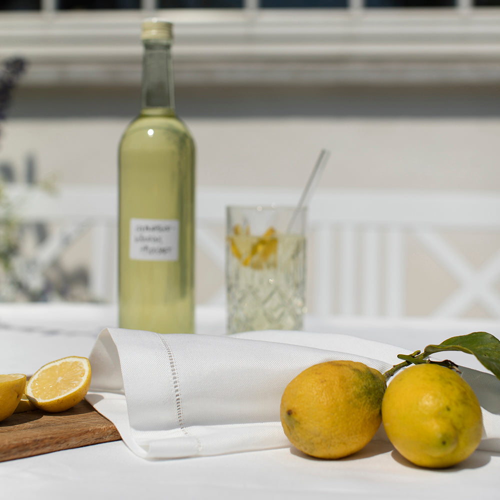 Vit servett med hålsöm