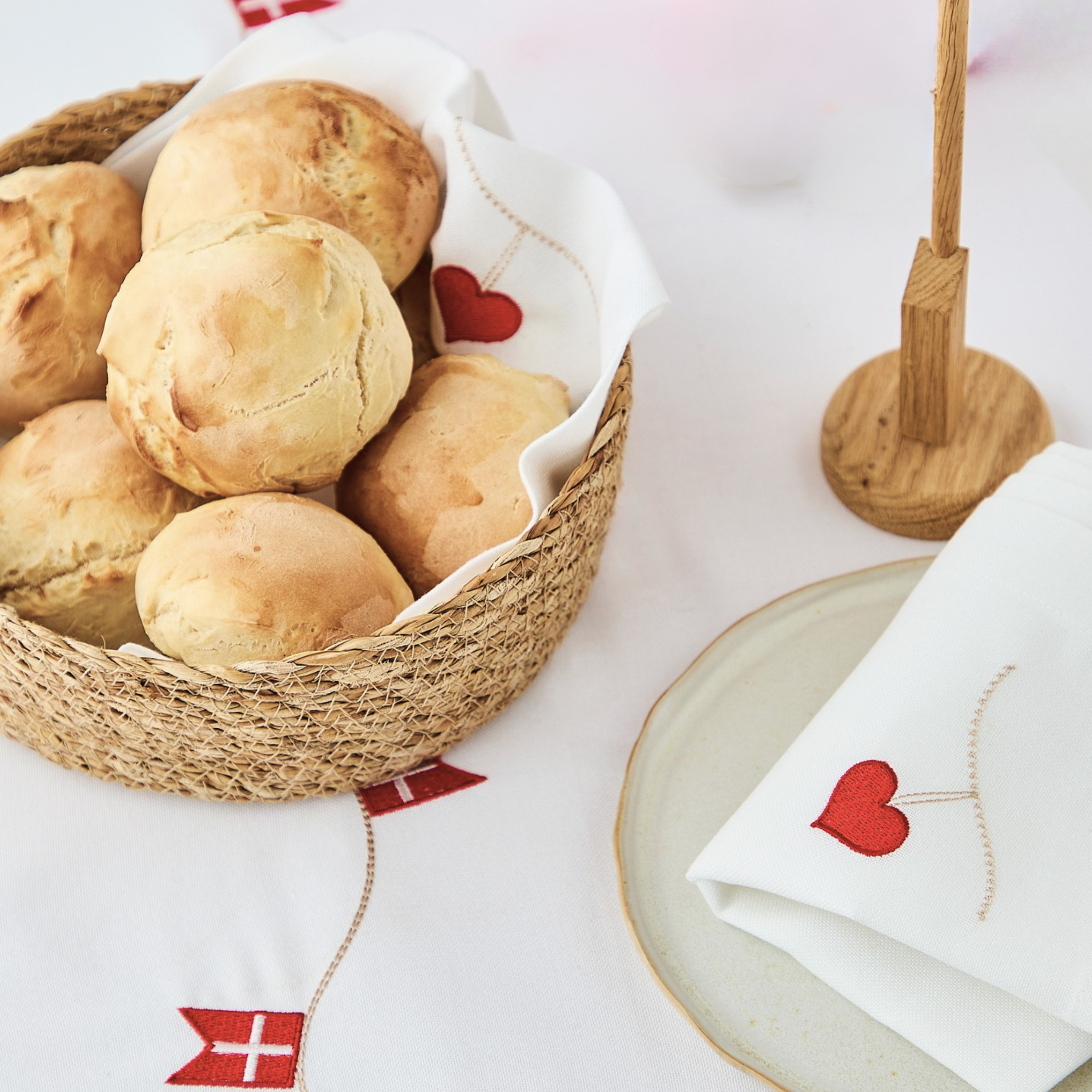 2 st. broderade hjärtservetter