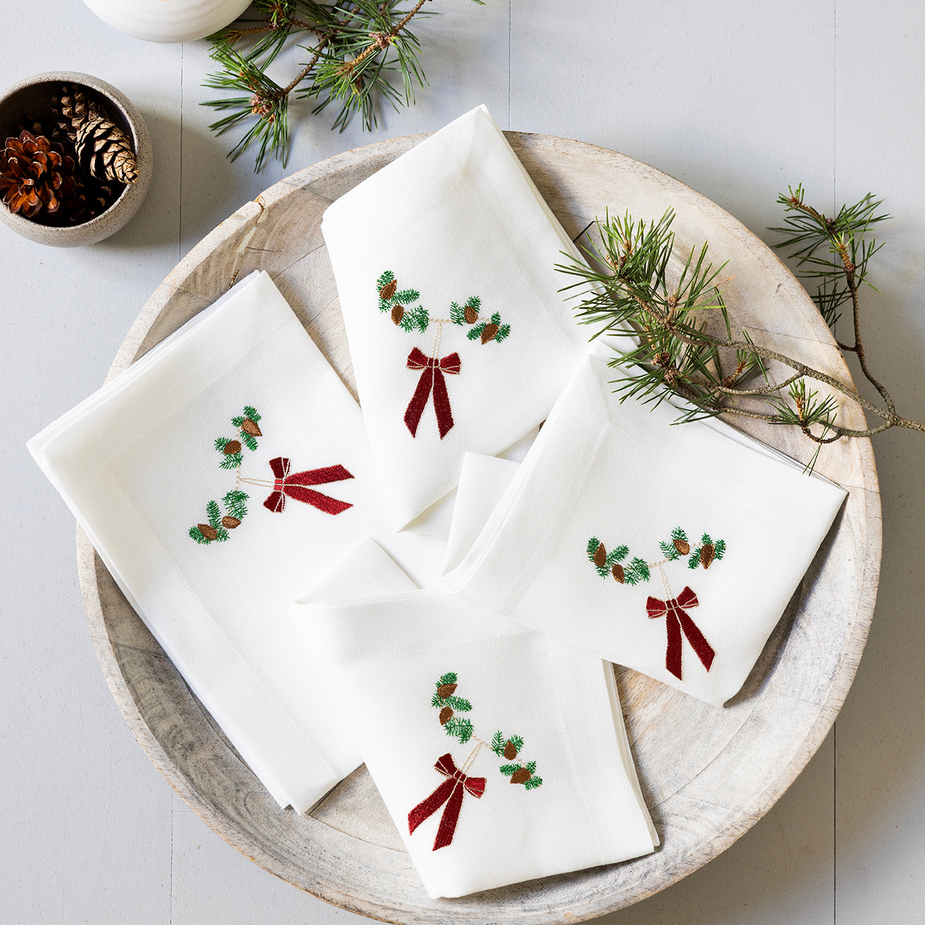 4-pack julservetter med mörkröd rosett