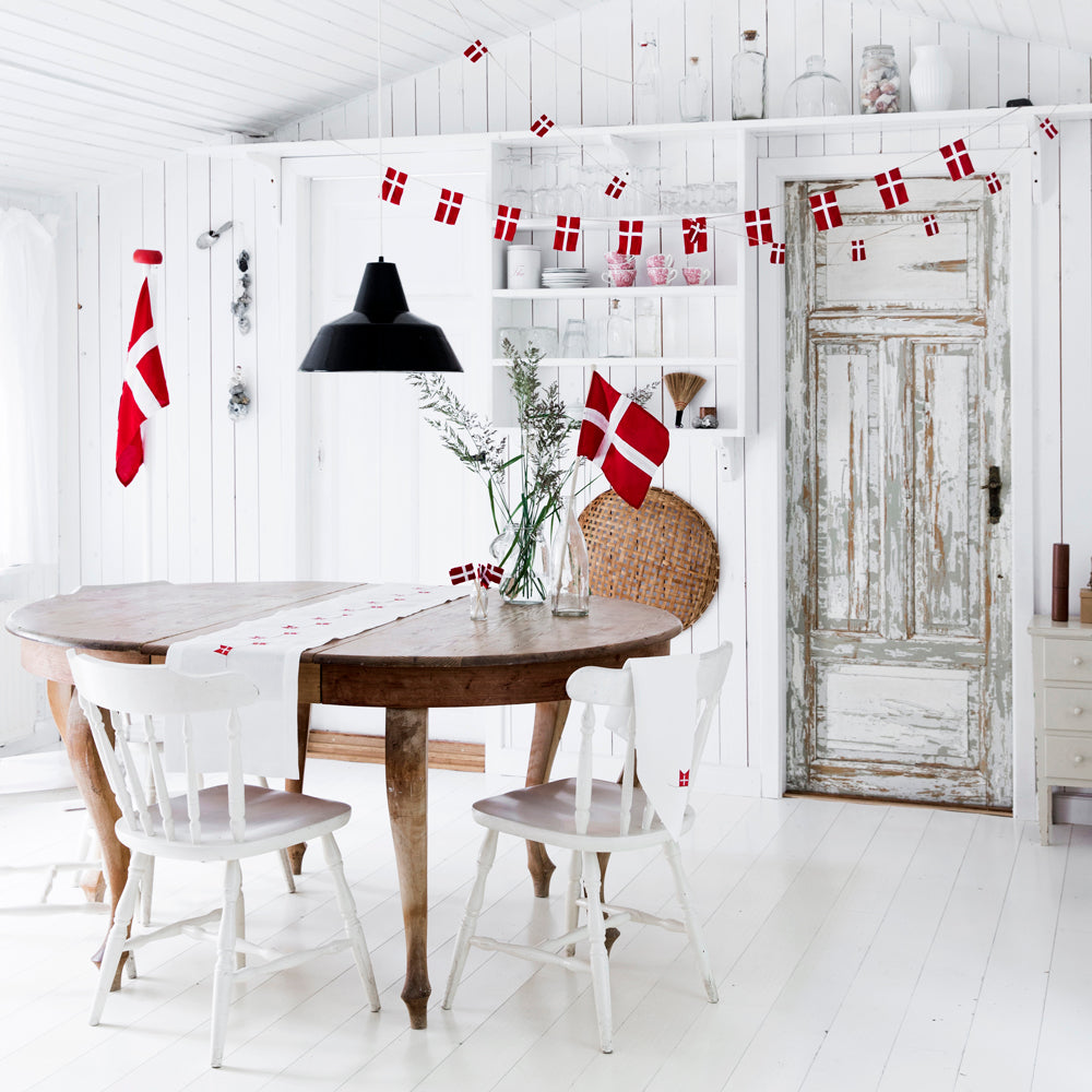 Liten flaggirlang med 10 danska flaggor