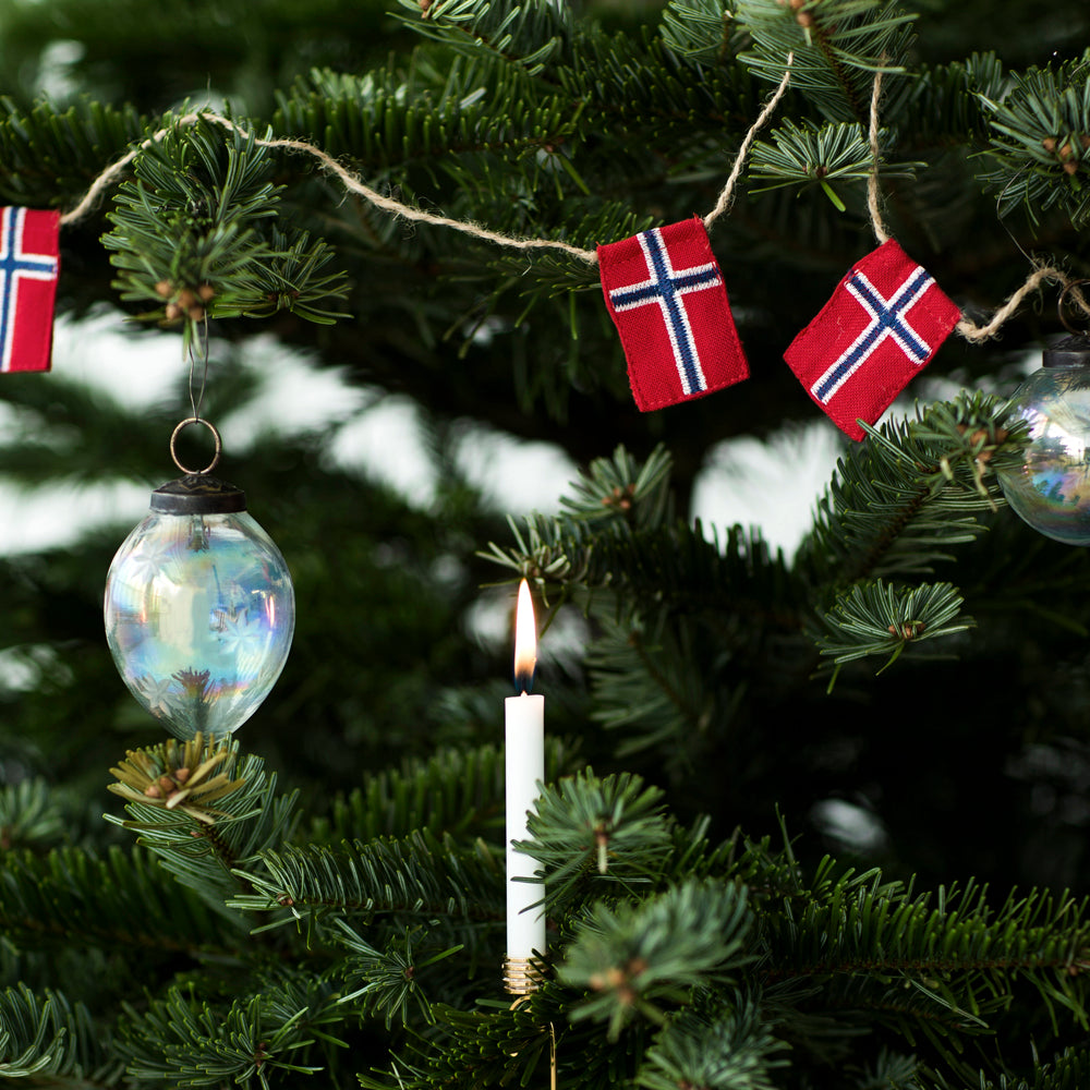 Litet flaggspel med 10 norska flaggor